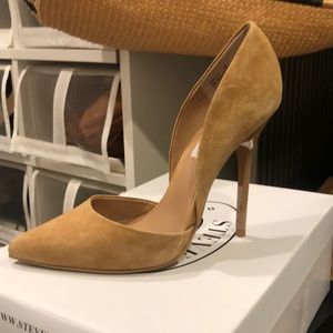 Steve Madden pump heel is 3 inches varcityy pump